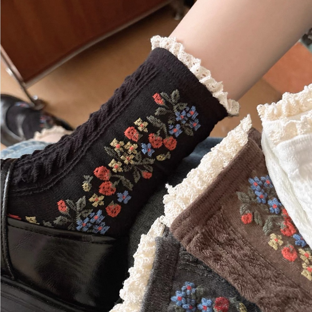 New Floral embroidered ruffle knit socks - Picture 4 of 7